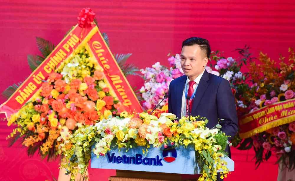 Đồng chí Nguyễn Trần Mạnh Trung, Phó Bí thư Đảng ủy, Tổng Giám đốc Vietinbank, trình bày Báo cáo tổng kết thực hiện Nghị quyết Đại hội đại biểu Đảng bộ VietinBank nhiệm kỳ 2020-2025, phương hướng nhiệm vụ nhiệm kỳ 2025-2030 Picture3.jpg