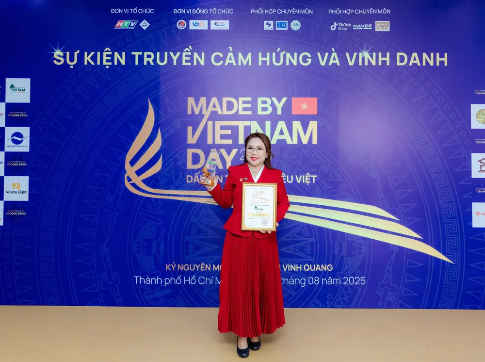 Bà Phạm Ngọc Thanh Phương, Tổng Giám đốc Tri Tâm Group tại lễ vinh danh IMG_0118.jpeg