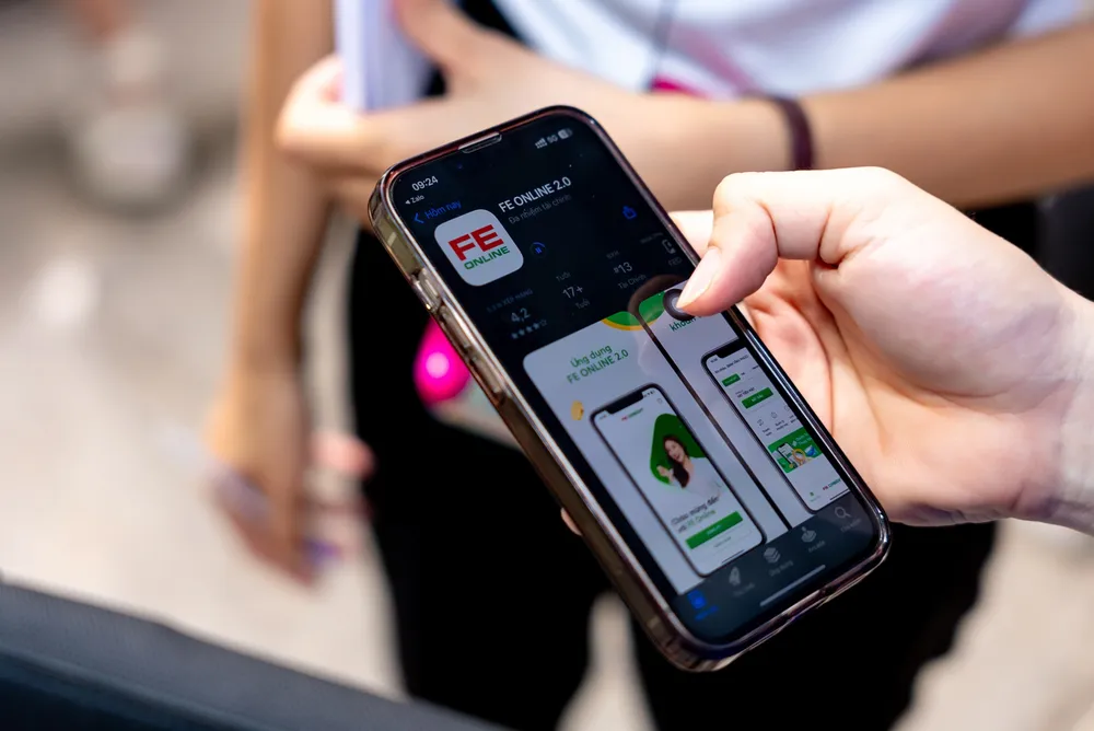 Ứng dụng FE ONLINE 2.0. Ảnh: FE CREDIT Minh hoa 2.jpg