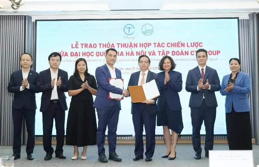 CT Group và ĐHQGHN trao thỏa thuận hợp tác chiến lược Picture 2.jpg