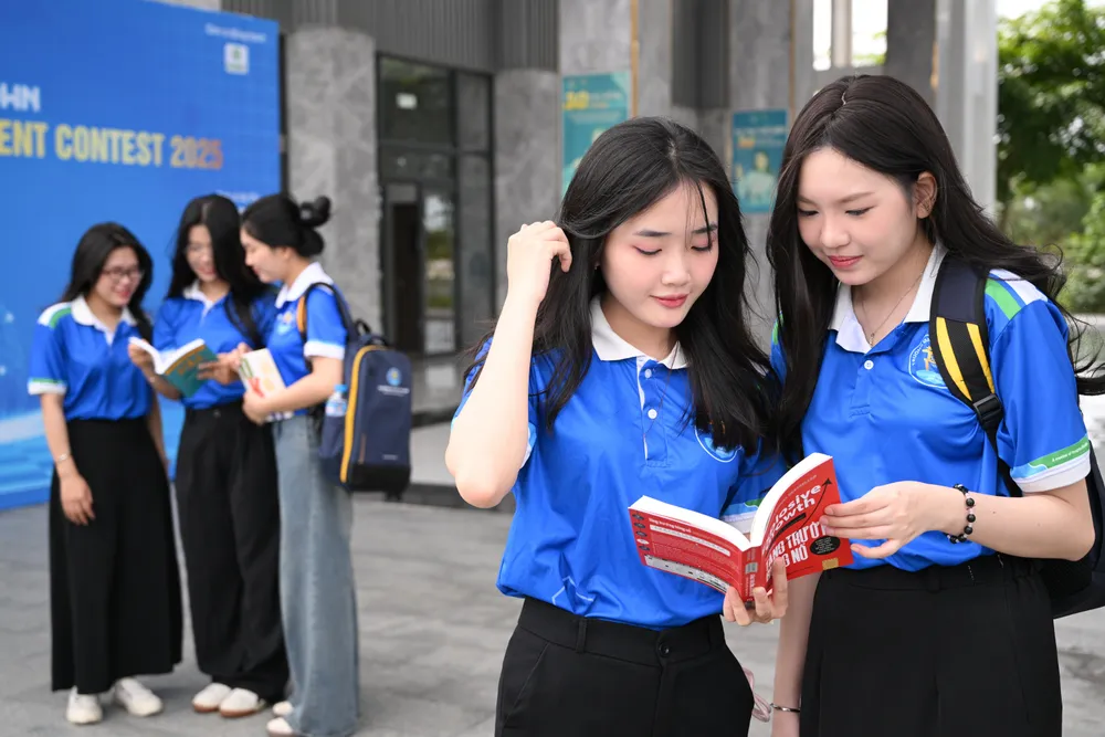 Sinh viên Văn Hiến luôn sẵn sàng với phong thái tự tin, năng động trong học tập và hoạt động phụng sự VHU-1488- H3-OK.jpg