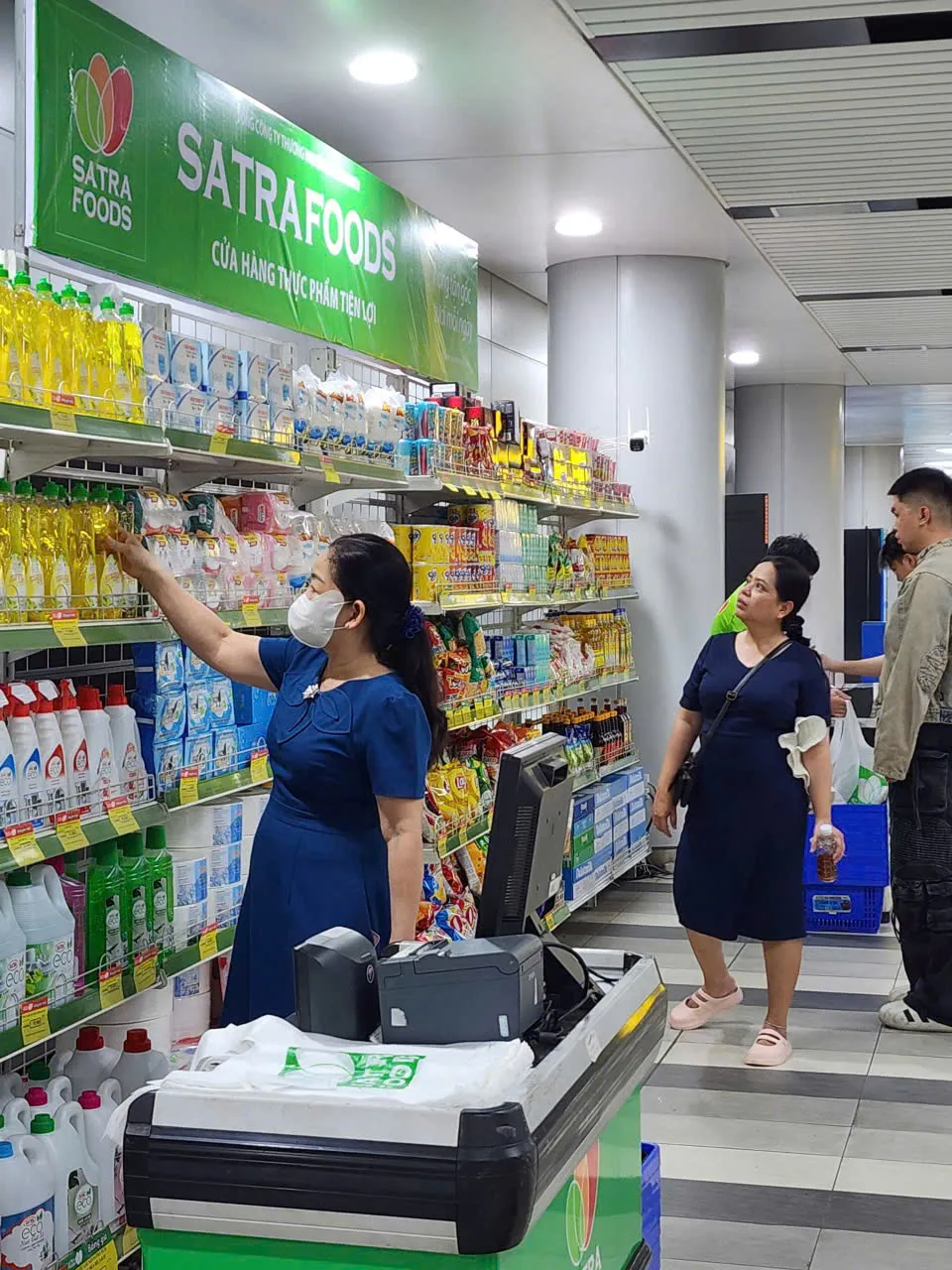 Đi metro và kết hợp mua sắm hàng hiệu giảm giá là trải nghiệm rất mới nên trải nghiệm thử 7f696f34f864733a2a75.jpg