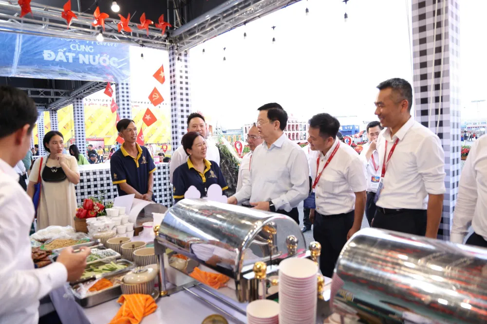 Đoàn kiểm tra công tác hoạt động Không gian Văn hóa Ẩm thực TPHCM trong khuôn khổ Triển lãm thành tựu Đất nước nhân dịp kỷ niệm 80 năm Ngày Quốc khánh HINH 1A.jpg