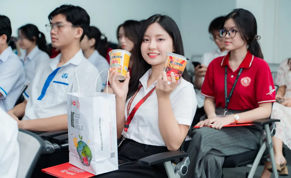 Sinh viên vinh dự được nhận học bổng Acecook Happy Scholarship 2025 Hinh 3- ok.jpg