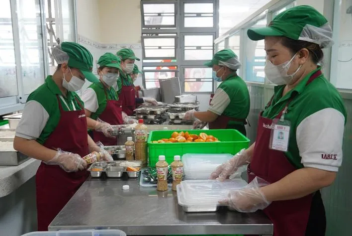 Đơn vị cung cấp suất ăn chuẩn bị bữa trưa cho học sinh theo thực đơn từ Dự án Picture4.jpg
