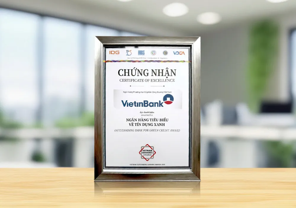 Tích cực thúc đẩy các giải pháp tài trợ cho lĩnh vực phát triển bền vững, VietinBank được bình chọn là Ngân hàng tiêu biểu về tín dụng xanh 2025 Poster giai thuong (1).jpg