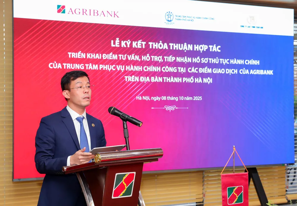 Ông Cù Ngọc Trang, Giám đốc Trung tâm Phục vụ Hành chính công Thành phố Hà Nội, phát biểu tại lễ ký kết Ảnh 4 - Ông Cù Ngọc Trang - Giám đốc Trung tâm Phục vụ Hành chính công Thành phố Hà Nội phát biểu tại lễ ký kết.jpg