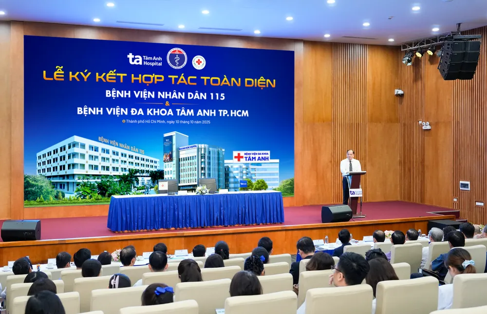 PGS.TS.BS Tăng Chí Thượng, Giám đốc Sở Y tế TPHCM phát biểu trong buổi lễ ký kết. Ảnh: Bệnh viện Đa khoa Tâm Anh PGS.TS.BS Tăng Chí Thượng, Giám đốc Sở Y tế TP.HCM.png