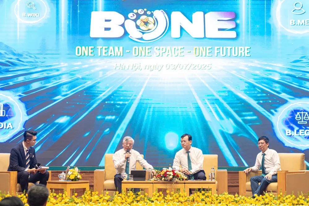 Ban lãnh đạo BIDV trong buổi tọa đàm công nghệ Digitalk chủ đề về ứng dụng B.One - nền tảng quản trị nội bộ của BIDV HÌNH 2.jpg