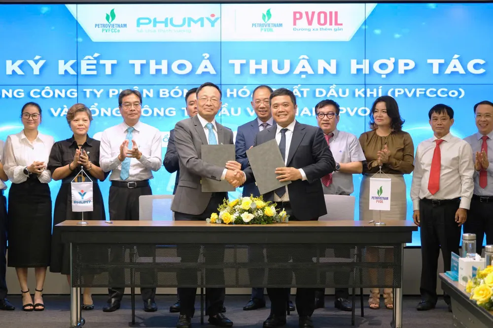 Việc mở rộng hợp tác chiến lược với nhiều đối tác trong và ngoài Petrovietnam được PVFCCo - Phú Mỹ đẩy mạnh trong 9 tháng đầu năm 2157822060792340569.jpg