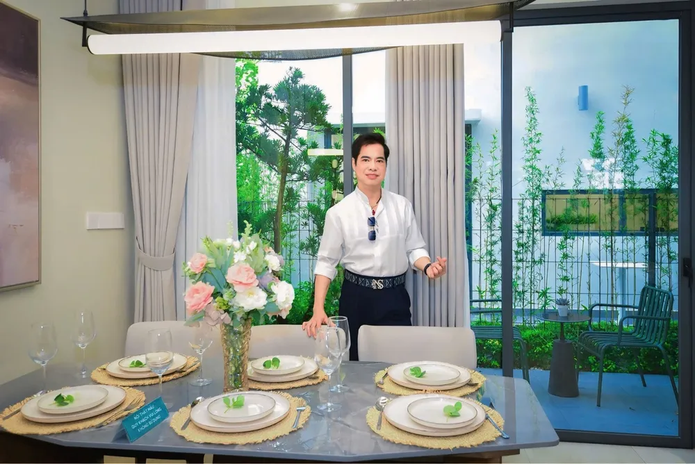 Danh ca Ngọc Sơn tham quan nhà mẫu tại LA Home Picture2.jpg