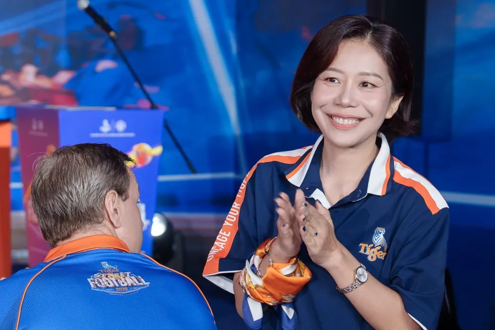 Bà Huỳnh Phương Thảo chia sẻ tại họp báo trước thềm đêm chung kết toàn quốc Tiger Street Football 2025 H 2- ok.png