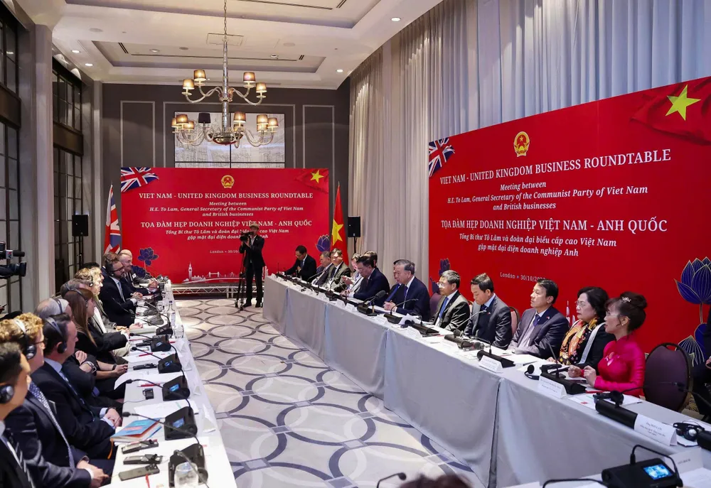 Đại diện các doanh nghiệp của Anh tham dự tọa đàm - Ảnh: TTXVN UK18.jpg