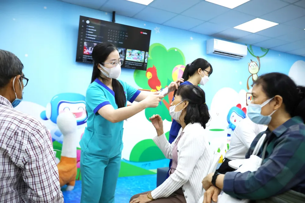 Người cao tuổi, người có bệnh lý nền, trẻ em… là “mồi ngon” của virus cúm A, nhất trong thời điểm dịch cúm diễn biến bất thường