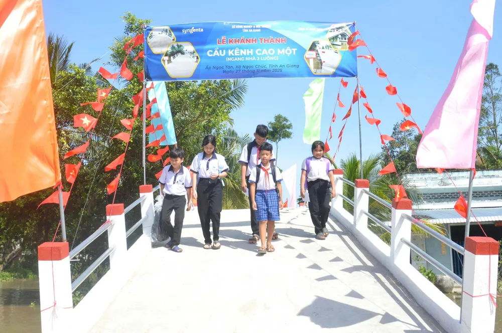 Cầu kênh Cao Một đi vào hoạt động mang lại sự thuận tiện và an toàn hơn cho người dân địa phương