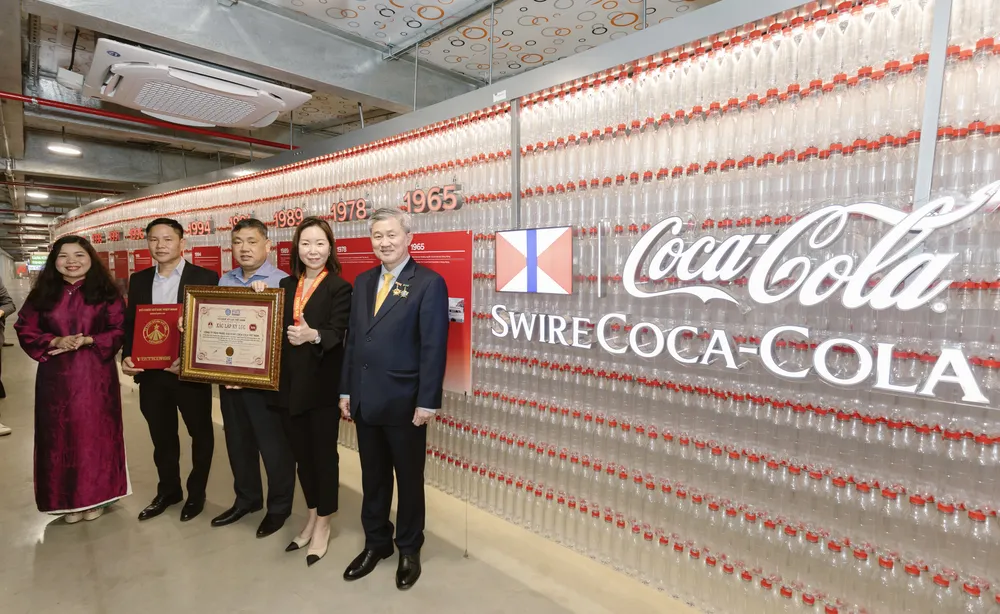 Coca-Cola Việt Nam xác lập kỷ lục Việt Nam với tác phẩm nghệ thuật từ bao bì nhựa tái chế
