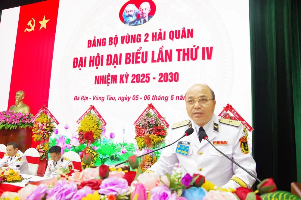 Chuẩn Đô đốc Đỗ Văn Yên, Ủy viên Ban Thường vụ Đảng ủy, Phó Chính ủy Hải quân phát biểu chỉ đạo Đại hội. 5. Chuẩn Đô đốc Đỗ Văn Yên, Ủy viên Ban Thường vụ Đảng ủy, Phó Chính ủy Hải quân dự và chỉ đạo Đại hội.jpg