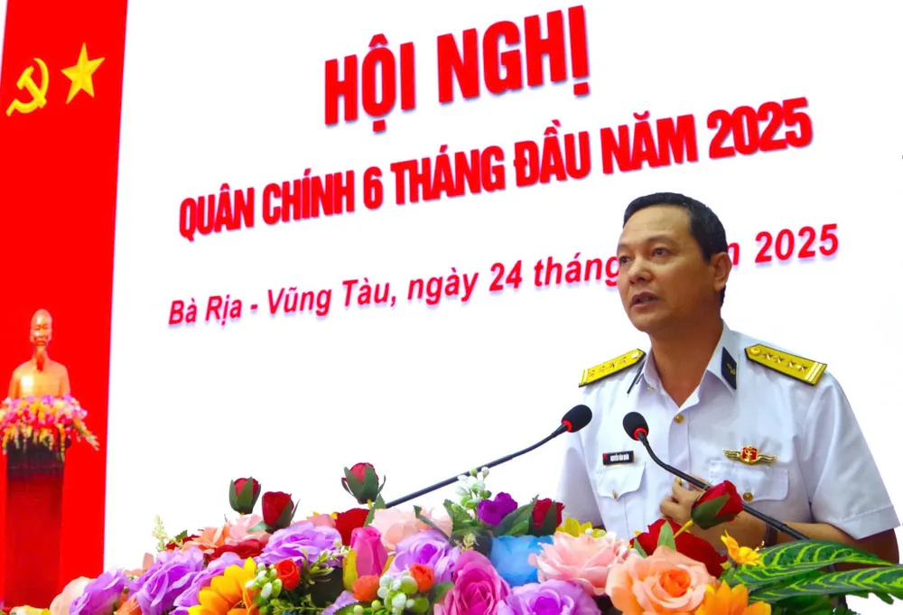 Đại tá Nguyễn Văn Quán phát biểu tại Hội nghị. Ảnh: NHƯ THÀNH 2. Đại tá Nguyễn Văn Quán phát biểu tại Hội nghị.jpg