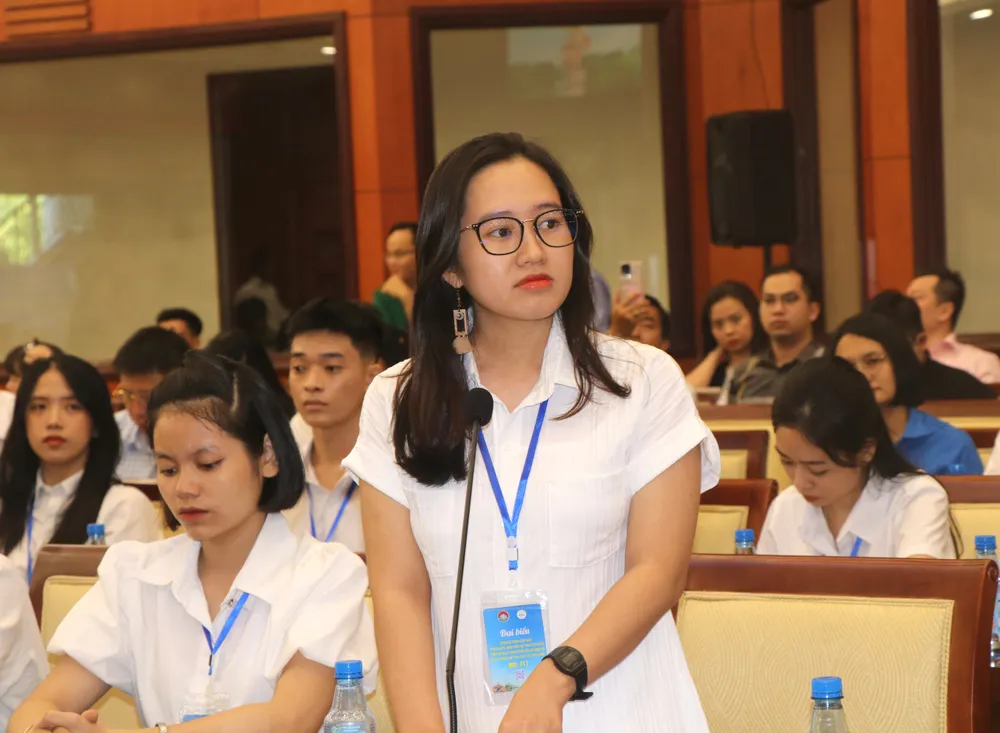 Bạn Nguyễn Thị Minh Châu, Trường Đại học Giao thông Vận tải TPHCM, chia sẻ mong muốn đóng góp cho tỉnh nhà trong lĩnh vực Logistics, ngành dịch vụ quan trọng trong cơ cấu tổng thể nền kinh tế quốc dân. Bạn Nguyễn Thị Minh Châu, Trường Đại học Giao thông Vận tải TPHCM, chia sẻ mong muốn đóng góp cho tỉnh nhà trong lĩnh vực Logistics, ngành dịch vụ quan trọng trong cơ cấu tổng thể nền kinh tế quốc dân.