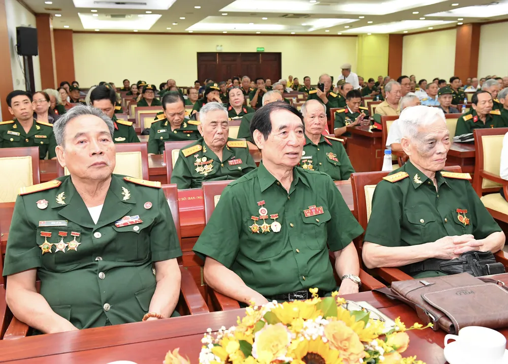 Những cựu chiến binh của Sư đoàn 1 không khỏi xúc động khi gặp lại nhau tại TPHCM. Ảnh: VIỆT DŨNG Những cựu chiến binh của Sư đoàn 1 không khỏi xúc động khi gặp lại nhau tại TPHCM. Ảnh: VIỆT DŨNG