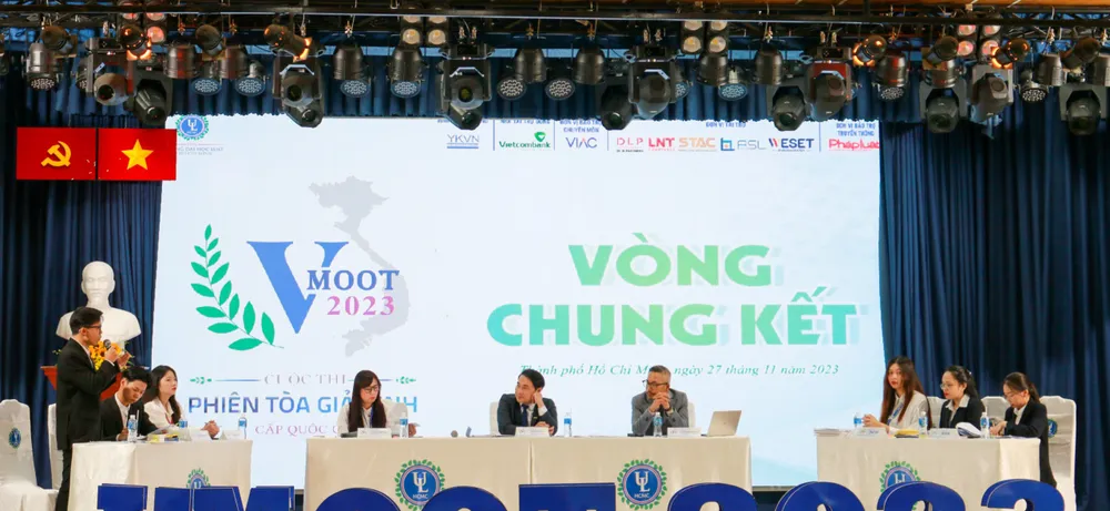 Hai đội thi với màn tranh tụng gay cấn, hấp dẫn Hai đội thi với màn tranh tụng gay cấn, hấp dẫn