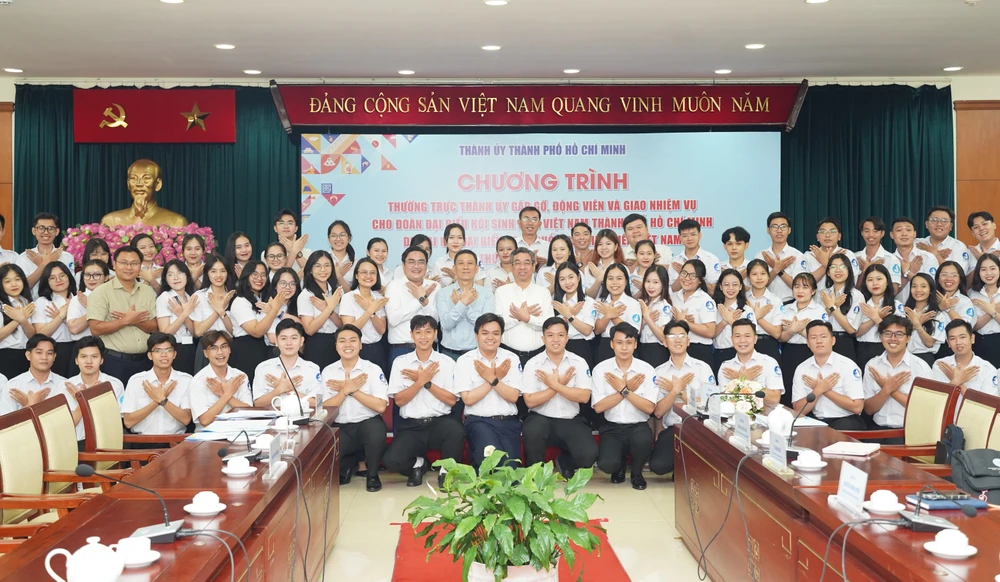 Đoàn ĐB thể hiện quyết tâm trước thềm Đại hội ĐB toàn quốc Hội Sinh viên Việt Nam sắp tới doan-db-the-hien-quyet-tam-truoc-them-dai-hoi-db-toan-quoc-hoi-sinh-vien-viet-nam-sap-toi-anh-thu-hoai-6977.jpg