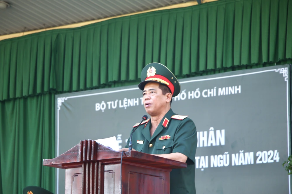 Thiếu tướng Phạm Văn Rậm, Phó Tư lệnh Bộ Tư lệnh TPHCM phát biểu. Ảnh: THU HOÀI z5119446772442-948a0e17467d91fc4c57f97e2baa0773-171.jpg