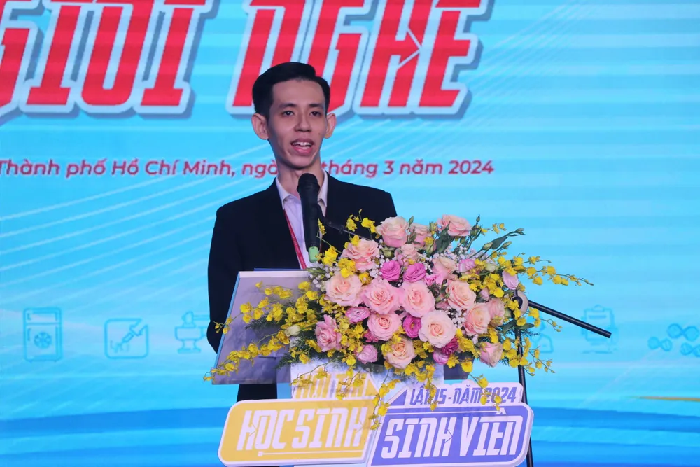 Thí sinh tham gia hội thi phát biểu img-1803-7303.jpg