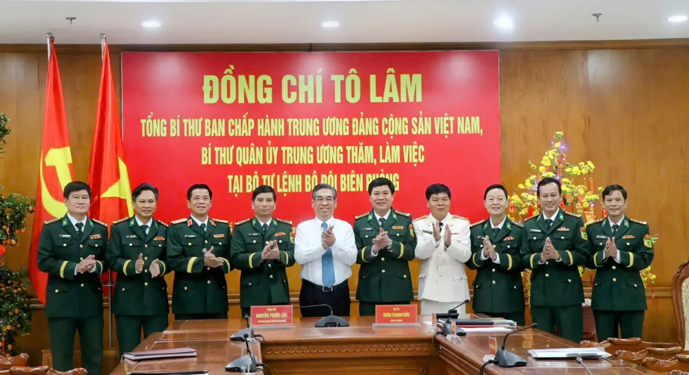 Các đại biểu tham dự tại điểm cầu TPHCM z6253870080607_89714ed04ef0a2ec91bac5a79bce9c04.jpg