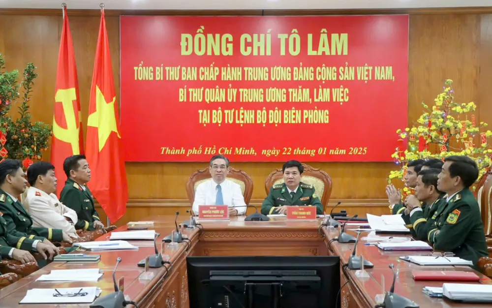 Đồng chí Nguyễn Phước Lộc và Đại tá Trần Thanh Đức chủ trì tại điểm cầu TPHCM z6253998503802_9b51771dff806d19563240821f04cb20.jpg