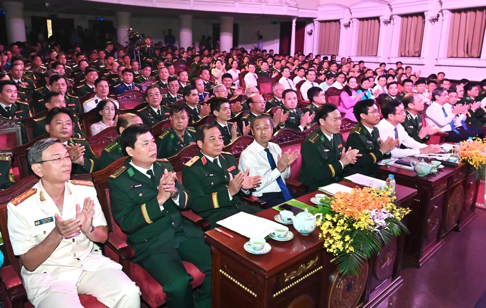 Đại biểu dự buổi lễ. Ảnh: VIỆT DŨNG z6576795112803_e2de01a5d0b3ca2f113f2afdc796a4b6.jpg
