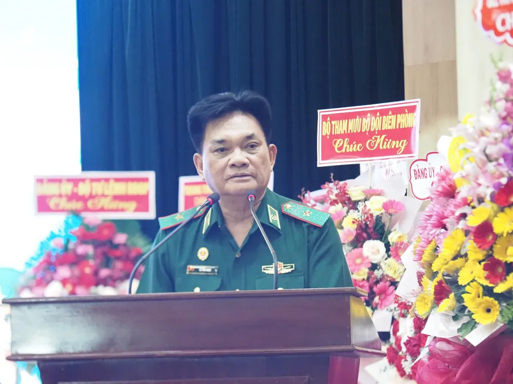 Thiếu tướng Lê Thái Ngọc, Trưởng Ban Liên lạc truyền thống BĐBP tại TPHCM phát biểu ôn truyền thống z6613282377910_73fc1fe39c2fc5272f9183d249d3c7e7.jpg