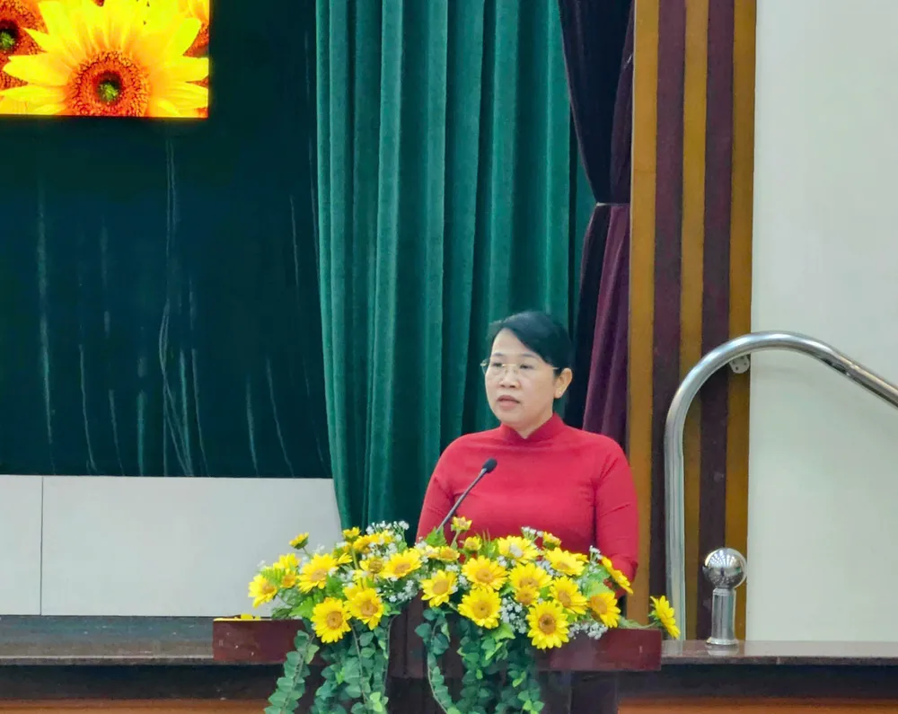 Bí thư Quận ủy quận Tân Phú Lê Thị Kim Hồng phát biểu ôn truyền thống z6615716046279_7ace65d50f6c3c0aa5f52a69e643fc73.jpg