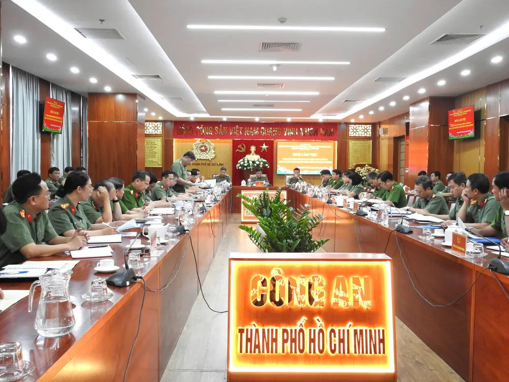 ฉากการทำงาน z6641086211952_51d31ae16a3018e77b99ca3e734aec2f.jpg