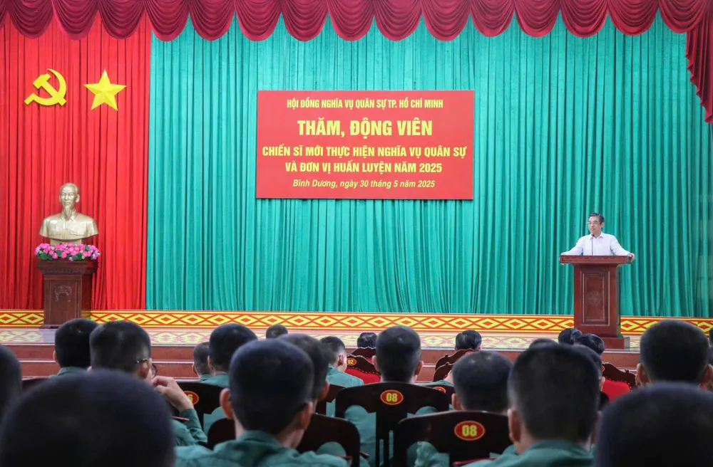 Comrade Nguyen Phuoc Loc speaks at Brigade 434 z6655442900798_04ce898bbcf5fc0f32bd4a23671efd57.jpg