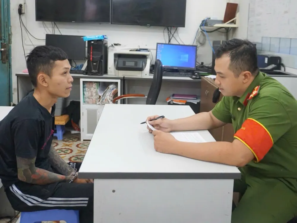 Đối tượng Nguyễn Phi Hùng tại cơ quan điều tra IMG_20250604_073041.jpg