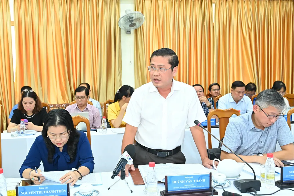សមមិត្ត Huynh Van Thanh អនុប្រធានមន្ទីរកសិកម្ម និងបរិស្ថានទីក្រុងហូជីមិញ បានសម្តែងមតិក្នុងកិច្ចប្រជុំនេះ។ រូបថត៖ VIET DUNG z6678421685363_80b756315ca38bbbda03dcd5ab6e6873.jpg