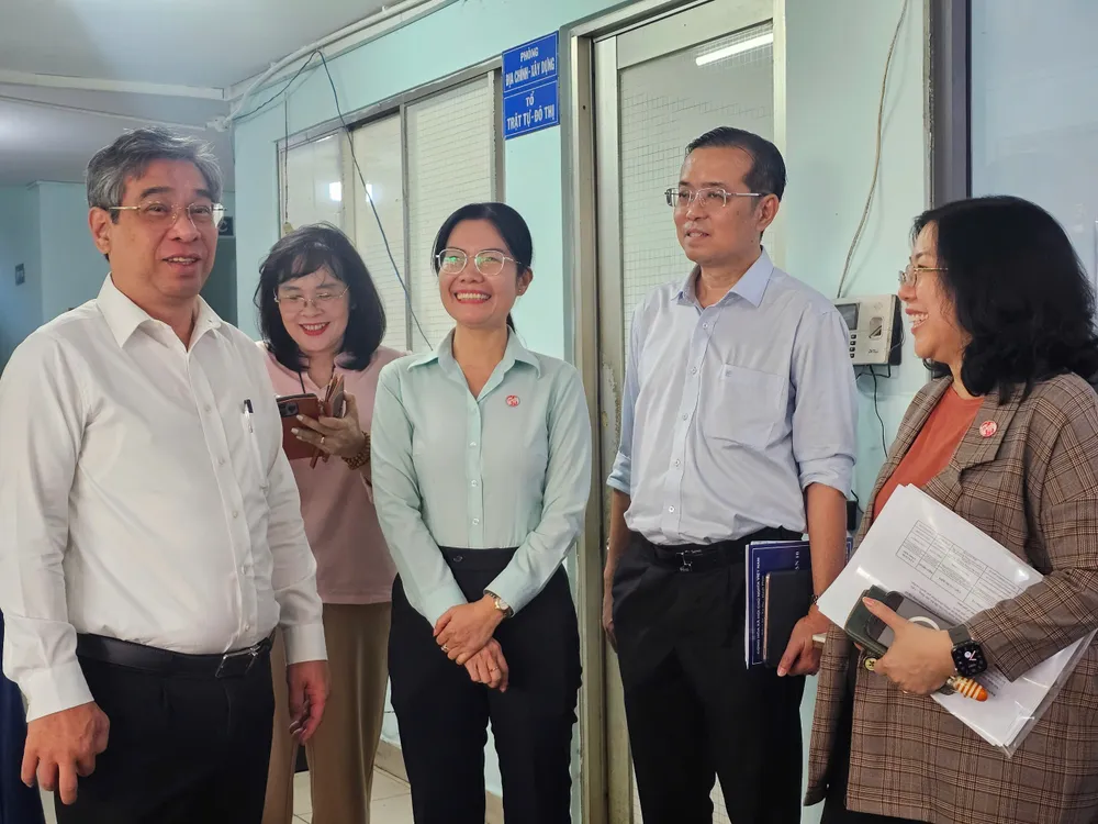 Đoàn công tác khảo sát tại phường Hòa Hưng z6697123199259_47b3effb135b84debd0d6dfe966527fb.jpg