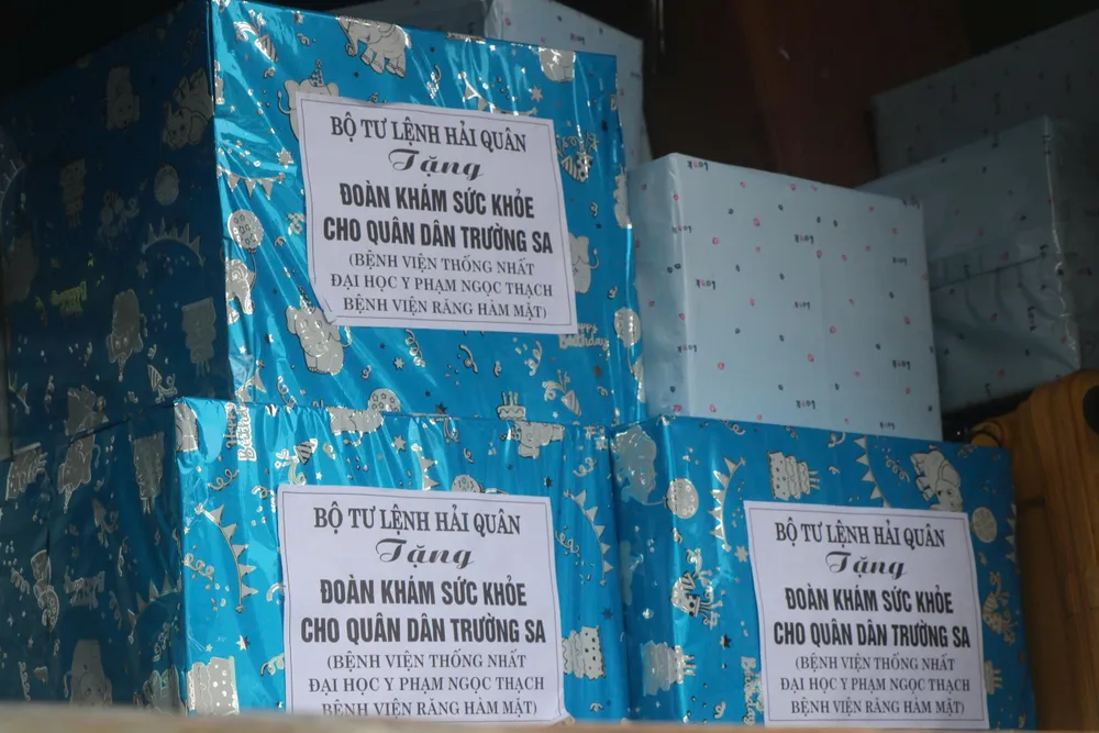 Những thùng hàng được đóng để mang ra Trường Sa z6700514443655_9b348f29f7a9789120540f9b8e4a6384.jpg