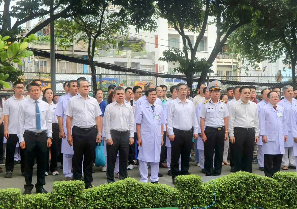 Buổi tiễn diễn ra tại khuôn viên Bệnh viện Thống Nhất z6700528168698_3796a1a9e953b8b6c47345e670f5a727.jpg