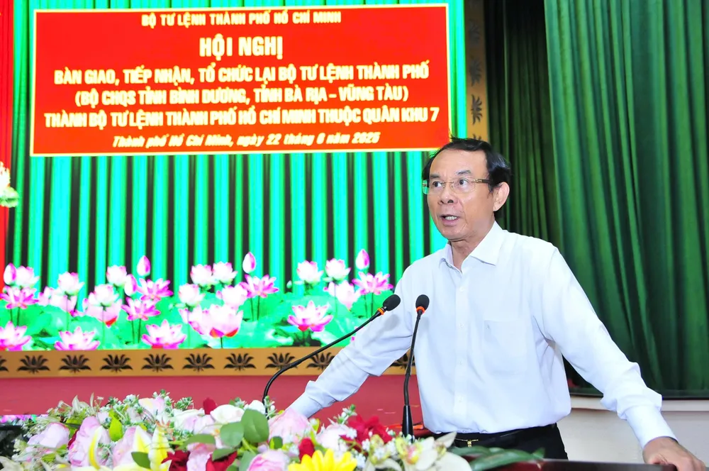 Đồng chí Nguyễn Văn Nên phát biểu tại hội nghị. Ảnh: HỮU TÂN z6732446628455_92307df9b9a479cdde8df7abd805f94b.jpg