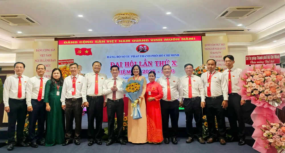 Đại biểu chụp hình lưu niệm tại hội nghị z6734388789918_5d5125b669c00667e7685be1d4f3a155.jpg