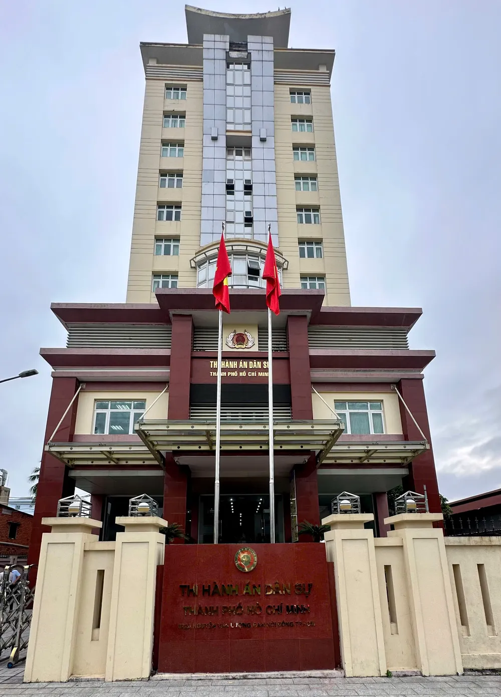 Cục THADS TPHCM đã đổi biển tên trụ sở thành Thi hành án dân sự TPHCM. Ảnh: CẨM TÚ thong-tin-lien-he-thi-hanh-an-dan-su-tp-hcm-va-phong-thads-19-khu-vuc-1-7007-95.jpg.jpeg