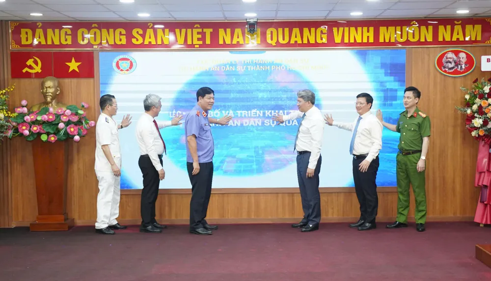 Nhấn nút thông qua việc thông báo THADS qua ứng dụng VNeID z6773463262417_63f07601098c5df45c7f3b787845fca1.jpg