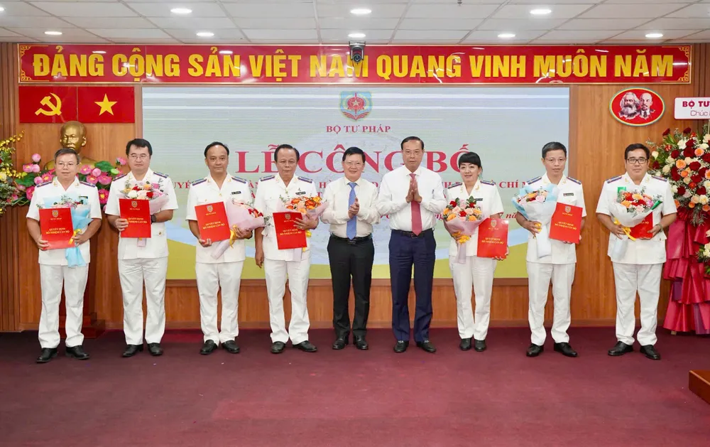 7 Phó trưởng THADS TPHCM nhận quyết định bổ nhiệm z6773466379228_b95547cd01717b769a5f707f1bf358a1.jpg