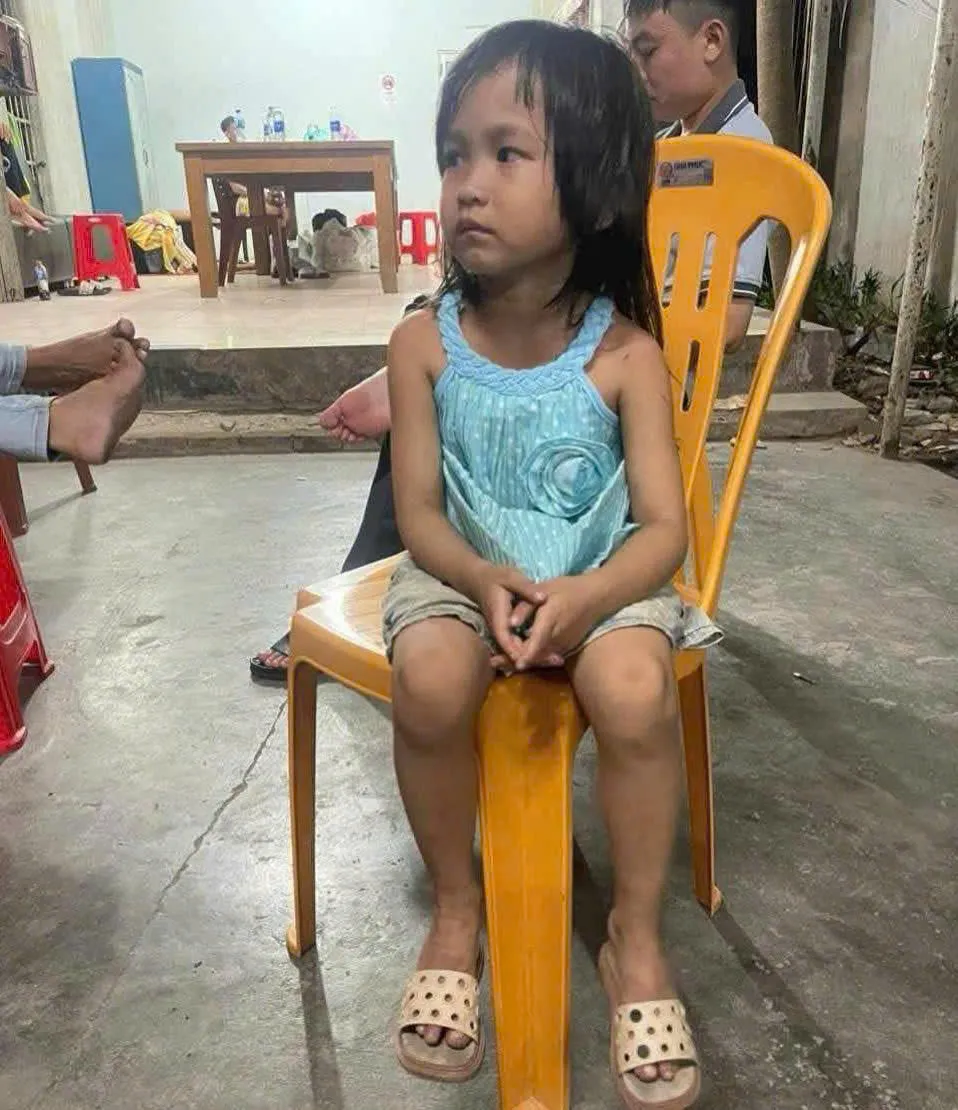Photo of a lost girl whose relatives have not yet come to claim her. Photo: Provided by local people z6812948119281_95b631f5c736637c6c6c9cda182fc63e.jpg