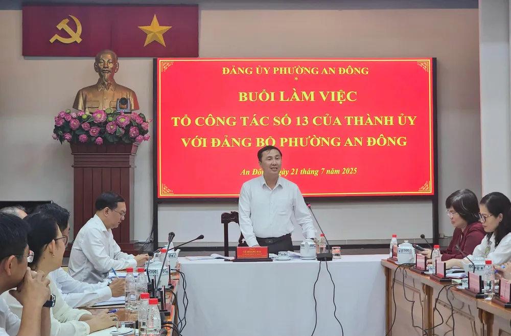 Đồng chí Lê Hoàng Hải phát biểu chỉ đạo tại phường An Đông z6827198154904_04b279869bbd6b11a6018f6c4deaa4cb.jpg