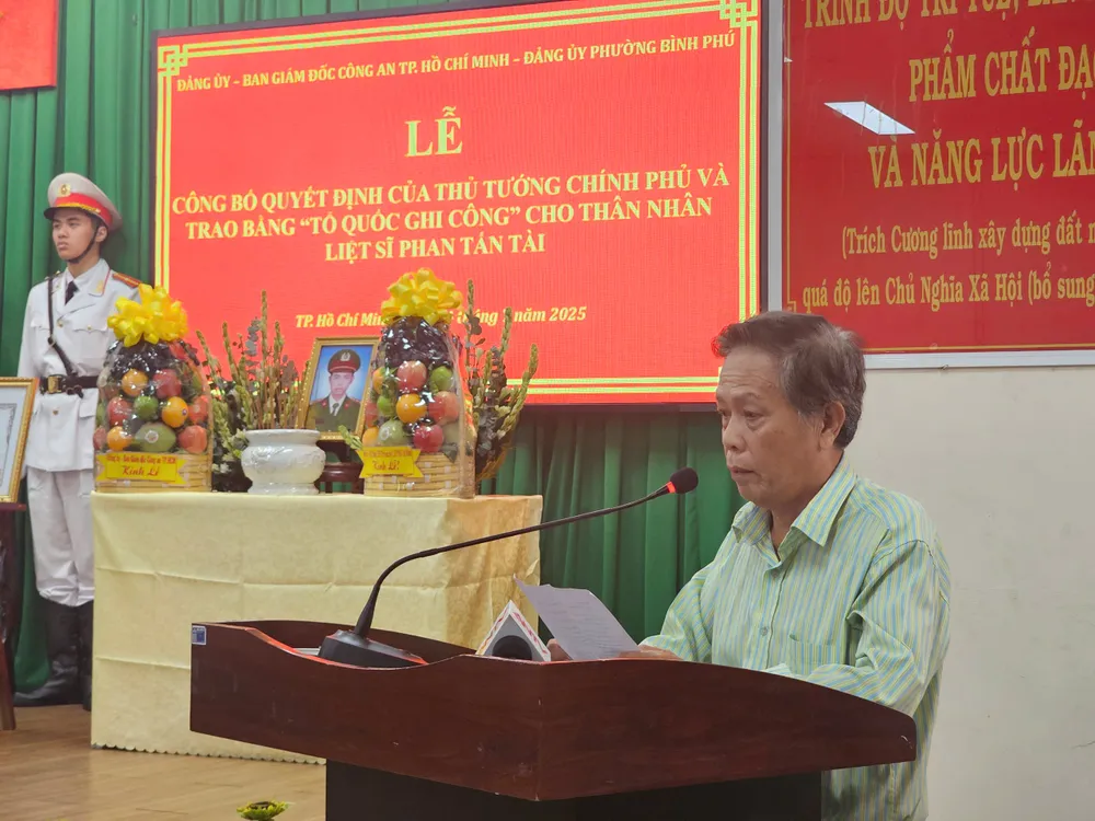 Ông Phan Văn Tuyến, đại diện thân nhân liệt sĩ Phan Tấn Tài chia sẻ tại buổi lễ z6836578924631_933f861ac7b01df2b7d7a0bc003507ed.jpg