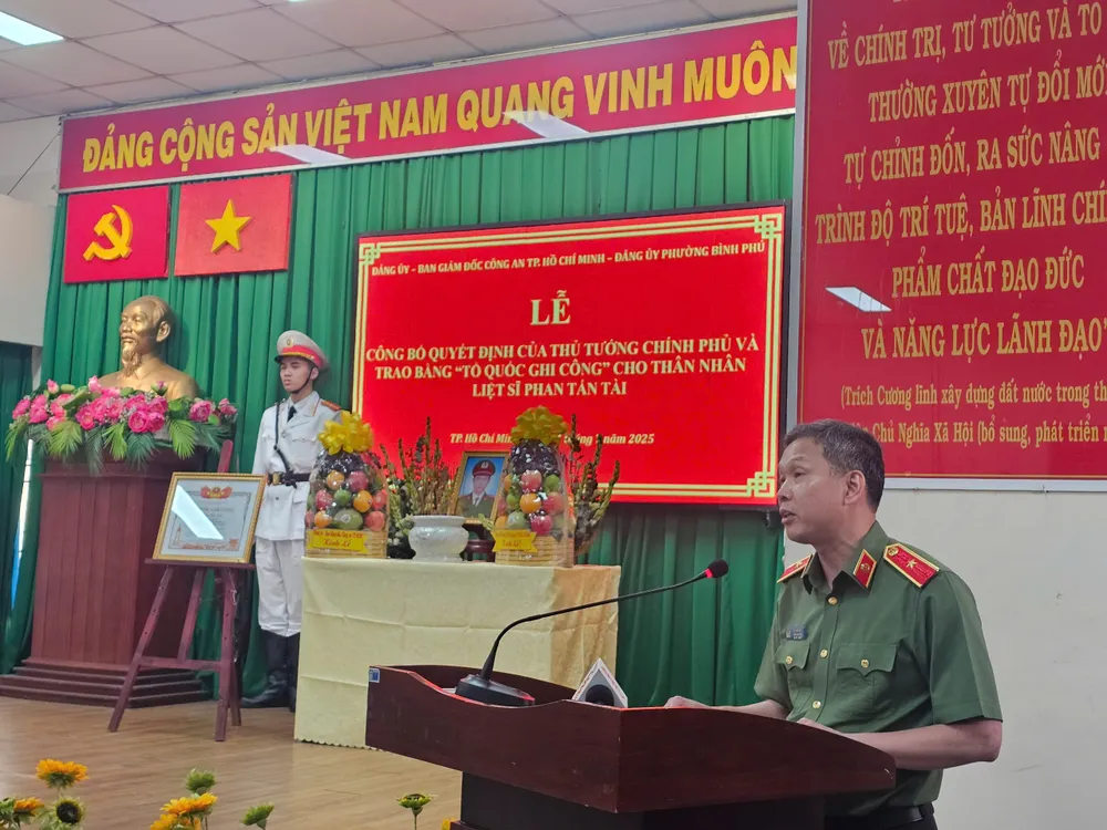 Thiếu tướng Tạ Văn Đẹp chia sẻ tại buổi lễ z6836885991253_42f8e12058cab82f6516bcb37bf87f5e.jpg