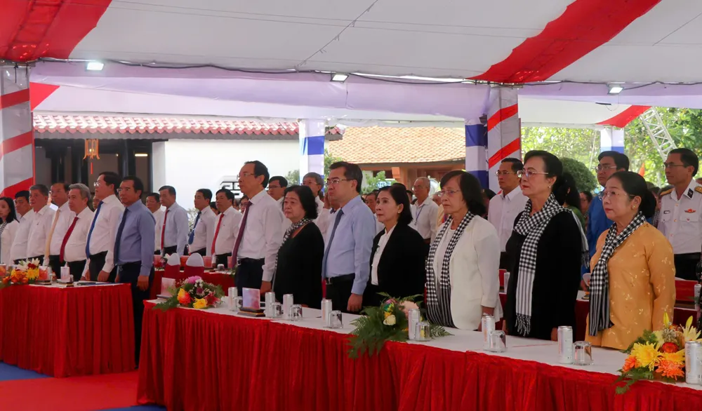 Đại biểu dự lễ giỗ z6845379959312_b50f1037dac3e11073497b7ef9e27f9c.jpg